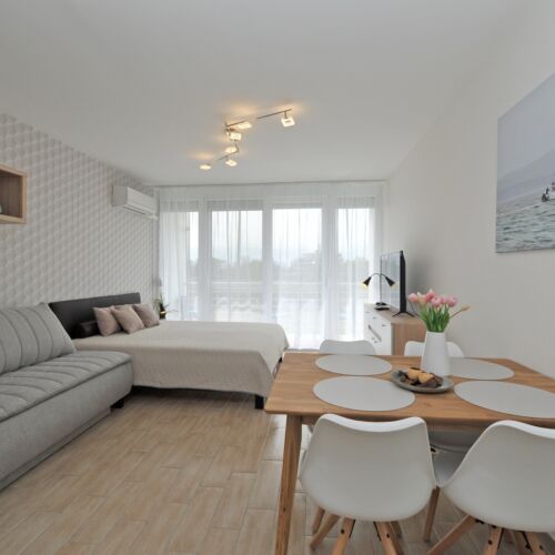 Apartament la parter a pentru 4 pers. (se inchirieaza doar integral)