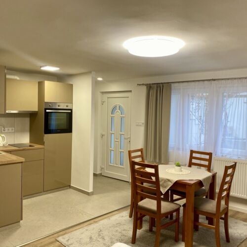 Apartament superior la parter cu 1 camera pentru 3 pers.