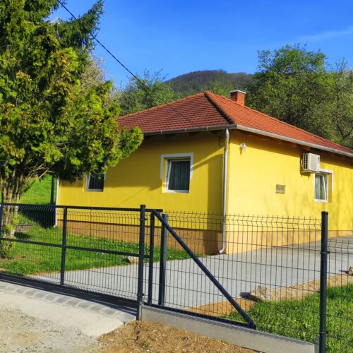 Erdgeschosses Ferienhaus mit Aussicht auf den Garten