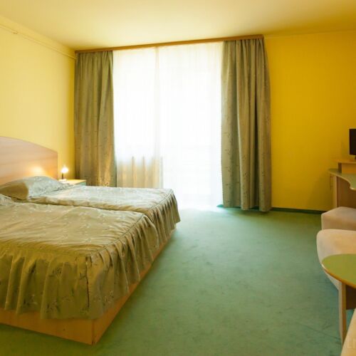 Twin Room (extra bed available)