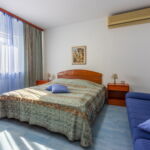 Apartament 6-osobowy z klimatyzacją z tarasem z 3 pomieszczeniami sypialnianymi