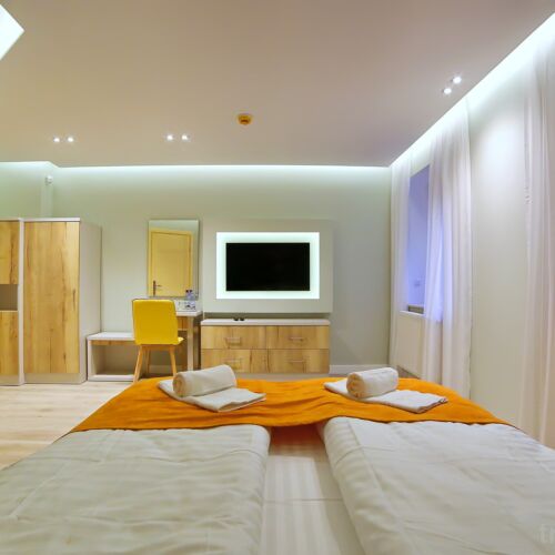 Camera dubla superior cu baie