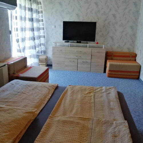 Casa de vara cu aer conditionat cu gradina pentru 6 pers. (se inchirieaza doar integral)