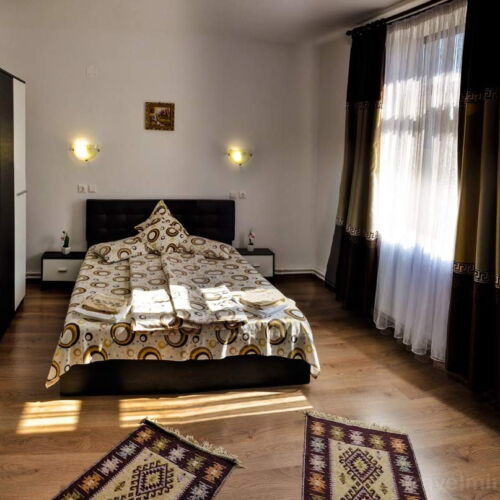 Camera dubla cu baie (se poate solicita pat suplimentar)