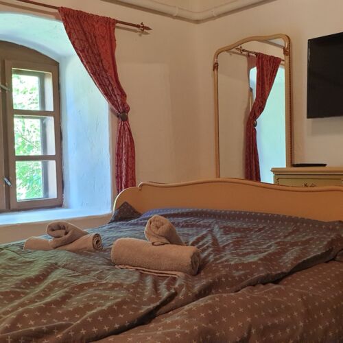 Camera dubla la etaj cu vedere spre parc