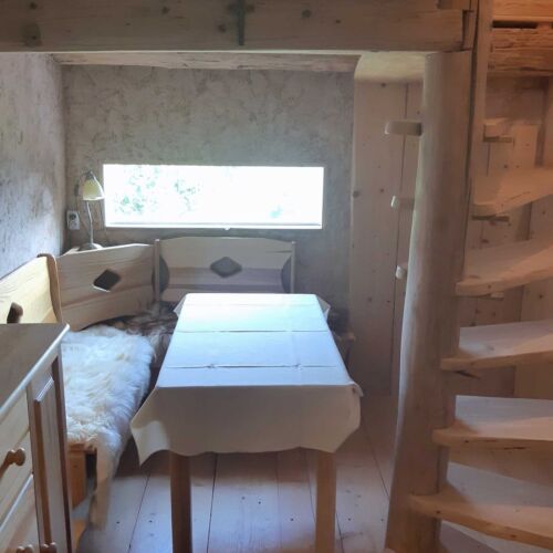 Cabană familial(ă) cu vedere spre munte pentru 6 pers. (se inchirieaza doar integral)