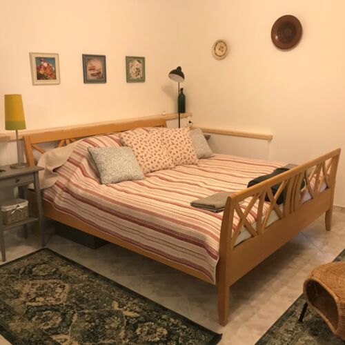 Apartament romantică cu grădină pentru 2 pers. (se inchirieaza doar integral) (se poate solicita pat suplimentar)