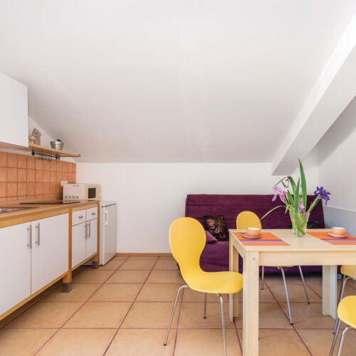 Apartament pentru 2 pers. (se inchirieaza doar integral)