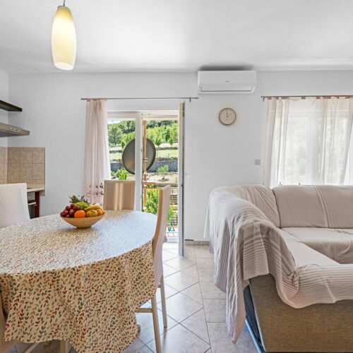 Casă de vară pentru 8 pers. (se inchirieaza doar integral)