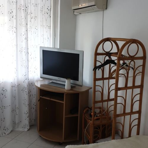 Casă de vară întreaga unitate cu grădină pentru 4 pers. (se inchirieaza doar integral) (se poate solicita pat suplimentar)