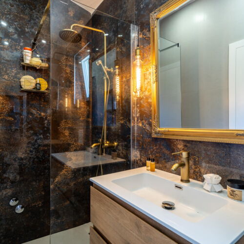 Casă de vară pentru 10 pers. (se inchirieaza doar integral)