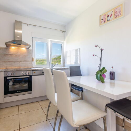 Apartament pentru 4 pers. (se inchirieaza doar integral)