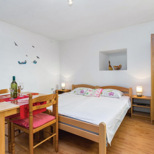 Apartament pentru 2 pers. (se inchirieaza doar integral)