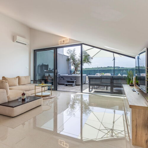 Apartament pentru 6 pers. (se inchirieaza doar integral)