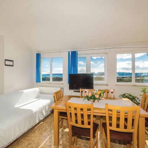 Apartament pentru 8 pers. (se inchirieaza doar integral)