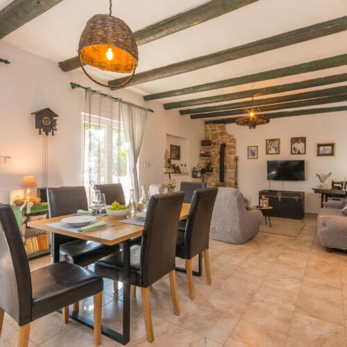 Casă de vară pentru 8 pers. (se inchirieaza doar integral)