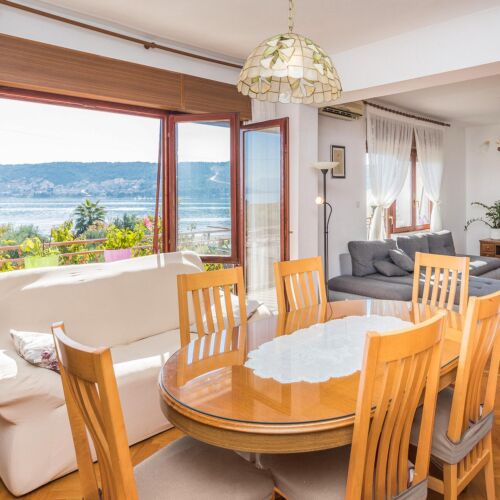 Apartament pentru 4 pers. (se inchirieaza doar integral)