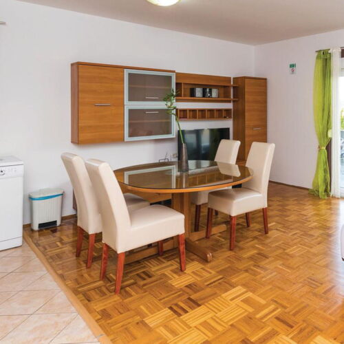 Apartament pentru 4 pers. (se inchirieaza doar integral)