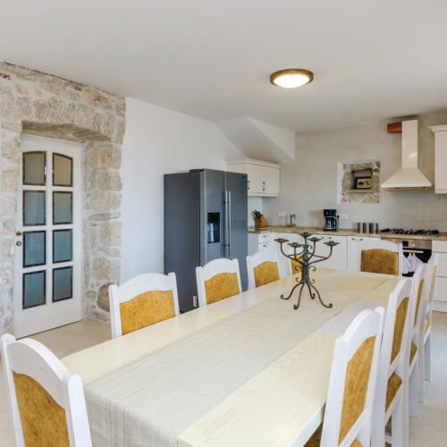 Casă de vară pentru 12 pers. (se inchirieaza doar integral)