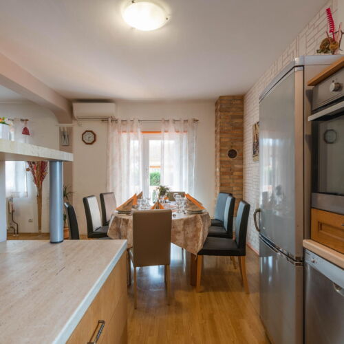 Casă de vară pentru 8 pers. (se inchirieaza doar integral)