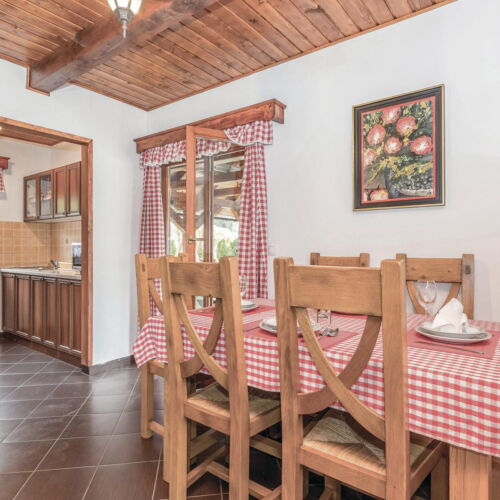 Casă de vară pentru 6 pers. (se inchirieaza doar integral)