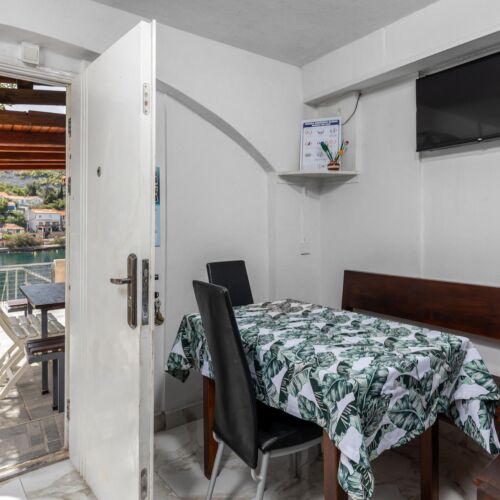 Casă de vară pentru 5 pers. (se inchirieaza doar integral)