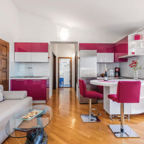 Casă de vară pentru 10 pers. (se inchirieaza doar integral)