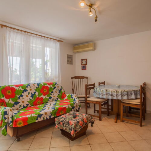 Apartament pentru 5 pers. (se inchirieaza doar integral)