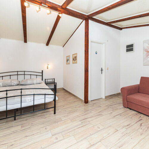 Chata (jako celek) pro 5 os.