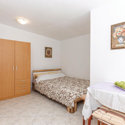 Apartament pentru 2 pers. (se inchirieaza doar integral)