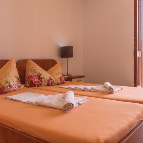 Apartament pentru 6 pers. (se inchirieaza doar integral)