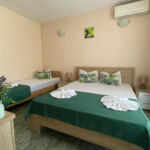 Camera tripla cu baie