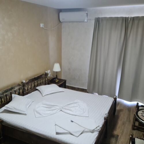 Pokoj s manželskou postelí