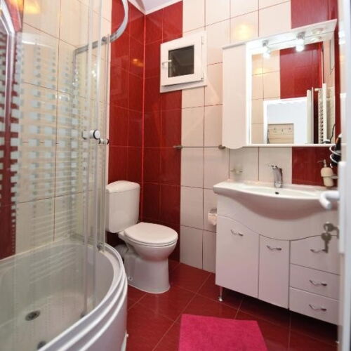 Camera tripla la etaj