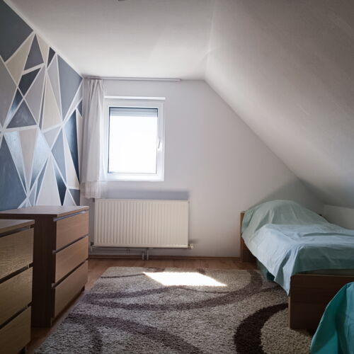 Apartament familial(ă) la etaj pentru 6 pers. (se inchirieaza doar integral)