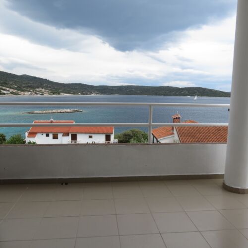 Sea View 2-Room Air Conditioned Apartment for 4 Persons A-18168-d