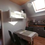 Apartament 4-osobowy na piętrze Wystrój wnętrz z 2 pomieszczeniami sypialnianymi