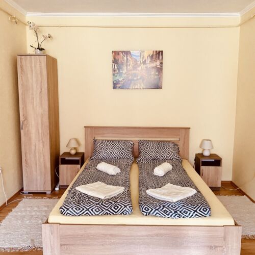 Apartament classic cu vedere spre oras cu 2 camere pentru 4 pers.