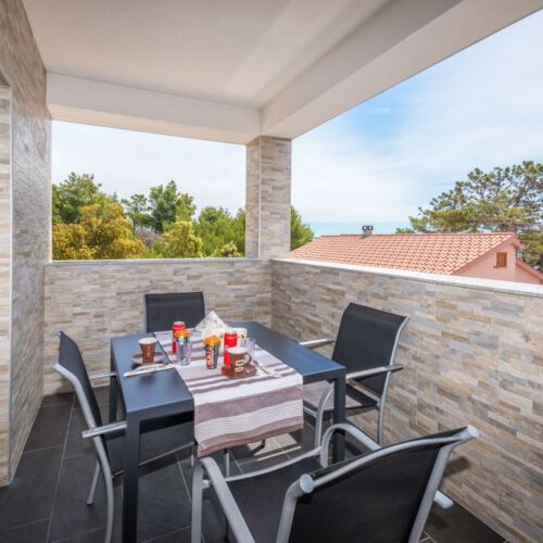 Apartament family cu vedere parțială spre mare cu 3 camere pentru 6 pers.