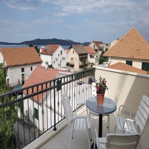 Apartament cu vedere spre mare b cu 2 camere pentru 4 pers.