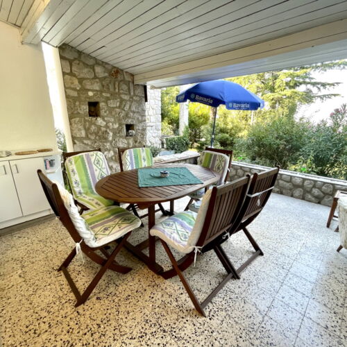 Apartman pro 5 os. se 3 ložnicemi s výhledem na moře 