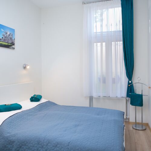 Apartament la parter cu vedere spre parc cu 2 camere pentru 3 pers.