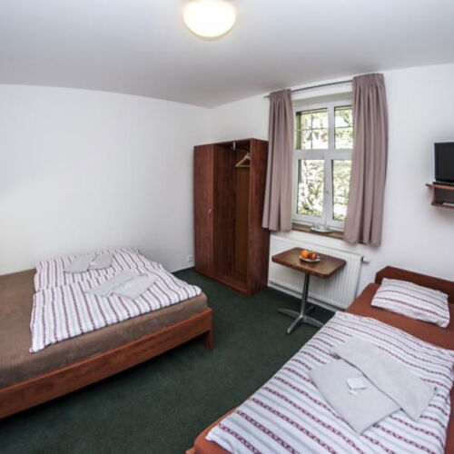 Pokoj se sprchou s balkónem pro 5 os.