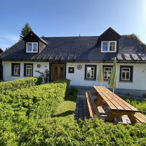 Chata întreaga unitate cu vedere spre munte pentru 12 pers. (se inchirieaza doar integral)