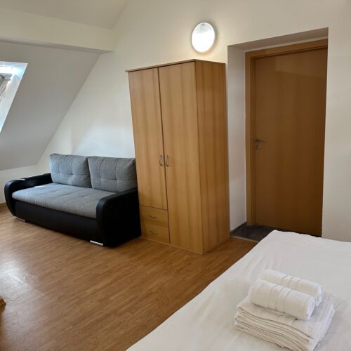 Pokój 2-osobowy na poddaszu Standard (możliwa dostawka)