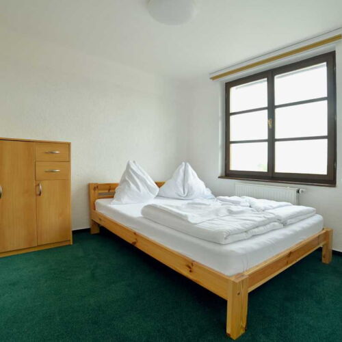 Camera cvadrupla cu duș