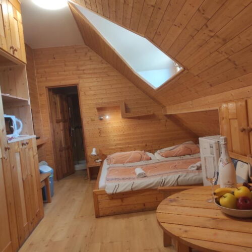 Pokoj s balkónem  s manželskou postelí