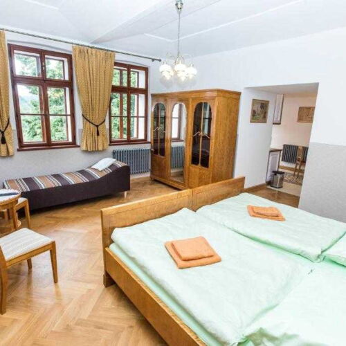 Apartman se sprchou s terasou s manželskou postelí s 1 ložnicí (s možností přistýlky)