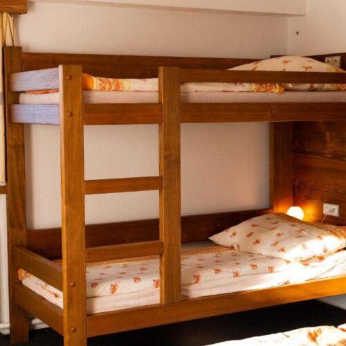 Apartman se sprchou s privátní koupelnou mimo apartmán pro 4 os.