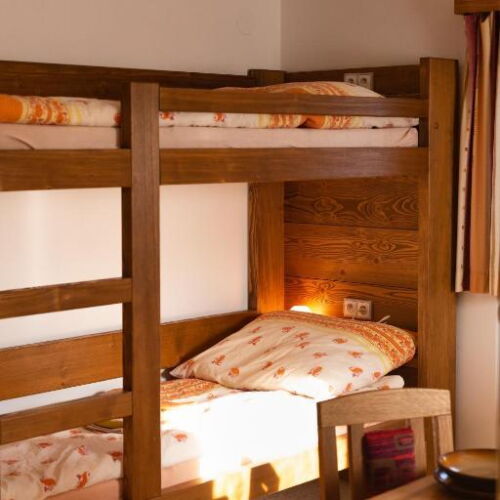 Apartman se sprchou s privátní koupelnou mimo apartmán pro 4 os.